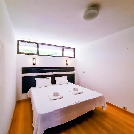 Flh Terrace Flat With Pool Ii